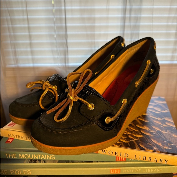 Sperry Topsiders 8.5 back with black leopard print design side - Picture 4 of 6